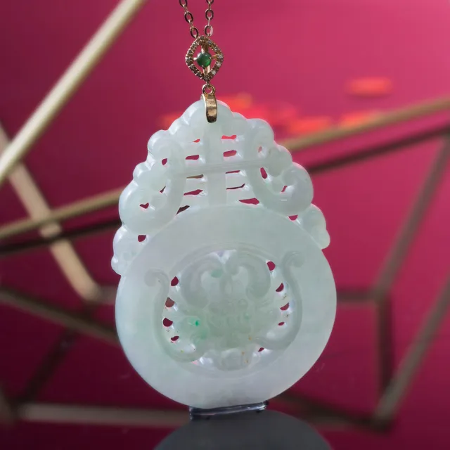 玉雕大師張春風冰種翡翠如意龍牌