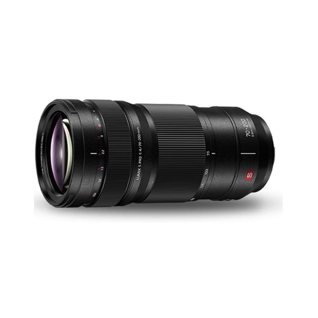  Panasonic國際牌 LUMIX S PRO 70-200mm F4 是一款標準變焦鏡頭，專為 L-Mount 相機系統設計，提供 f/4 恆定光圈與優異光學效能，適合人像、運動及野生攝影。公司貨正品保證，專業級畫質讓您的創作更出色。 