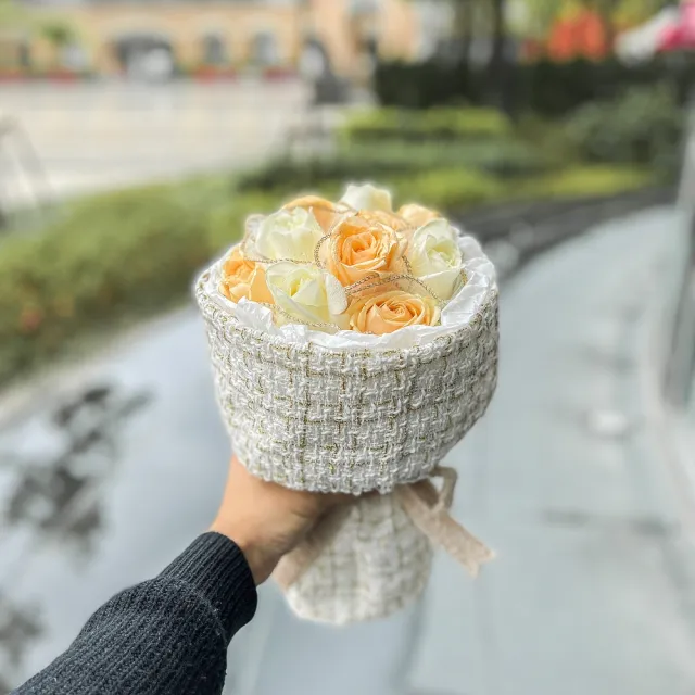 Flower Plus 白香檳小香風花束生日花束畢業花束情人節花束 鮮花 Momo購物網