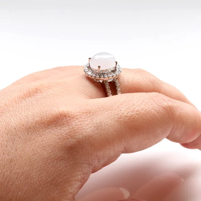 【寶石方塊】絲絲動人天然4克拉冰糯種白翡翠戒指-活圍設計