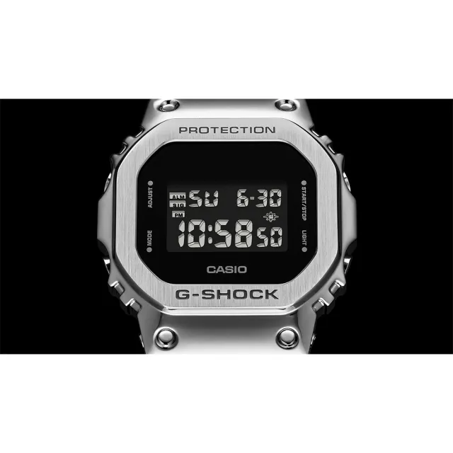 CASIO 卡西歐】G-SHOCK 超人氣軍事風格手錶-銀x黑(GM-5600-1) - momo