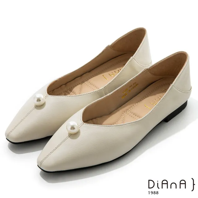 【DIANA】1.7cm質感牛皮珍珠細膩縫線尖頭娃娃鞋-優雅甜美(奶油白)