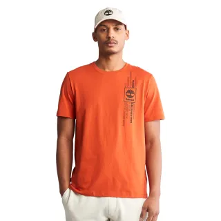 【Timberland】男款磚橘色有機棉背面圖案短袖T恤(A27KSCL7)