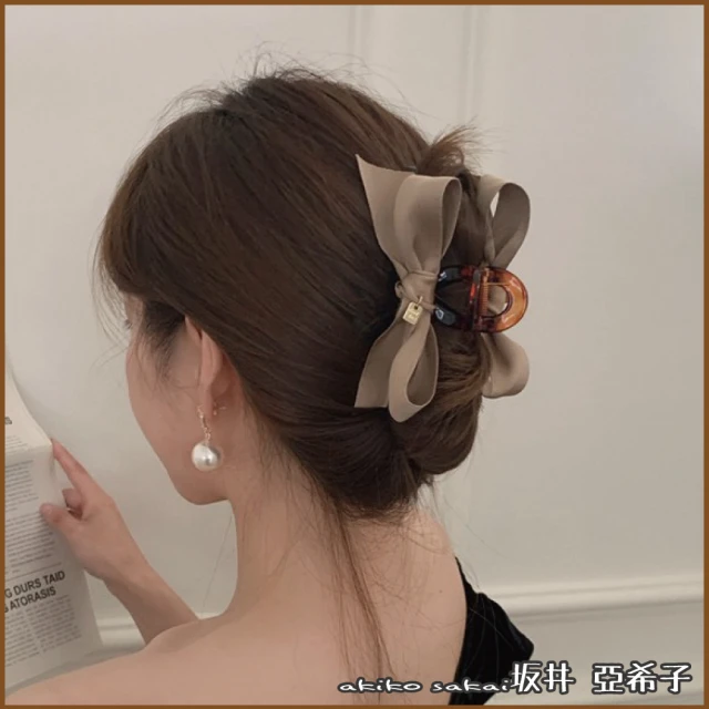 【Akiko Sakai】日系優雅蝴蝶結金屬吊牌造型髮抓夾