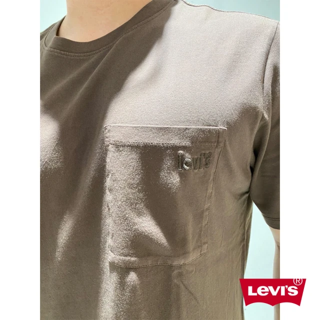 LEVIS【LEVIS】男款 單口袋寬鬆版短袖T恤 / 精工漂洗工藝 / 刺繡海報體Logo 熔岩可可 人氣新品