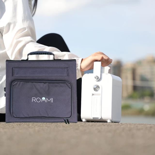 Roommi【Roommi】多功能行動電源供應器│小電寶+120W太陽能板(RM-P02+120W)