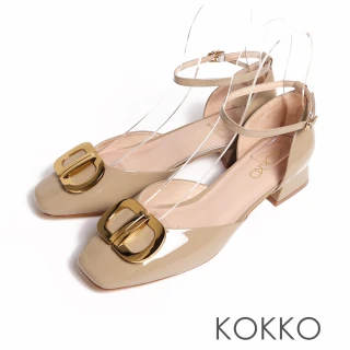 【KOKKO 集團】氣質金屬飾扣微寬楦低繫帶跟鞋(可可色)