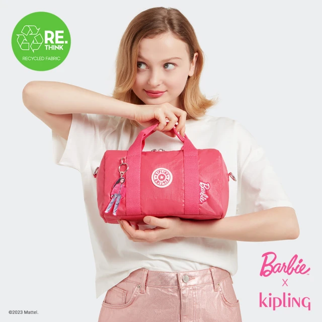 KIPLINGKIPLING官方旗艦館 Kipling x BARBIE俏麗芭比粉中型手提圓筒包-BINA M