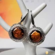 【優雅琥珀】來自波羅地海 干邑色琥珀 結合蕾絲雕飾 銀質耳環(細緻高雅 如蕾絲般雕飾耳環)