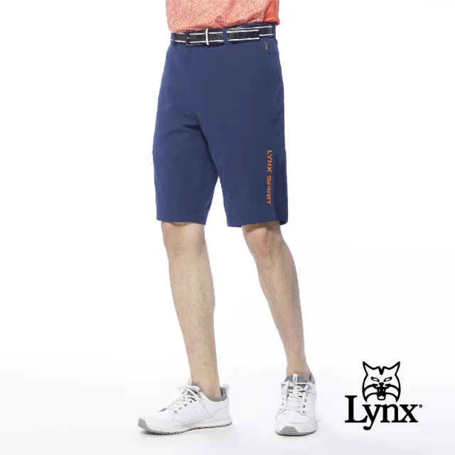 【Lynx Golf】男款吸排透氣網布剪裁透氣後袋不對稱設計平口休閒短褲(深藍色)