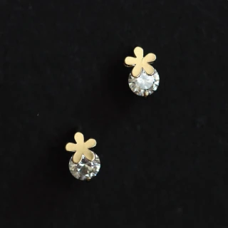 【Sayaka 紗彌佳】耳環 飾品  可愛五瓣小金花鑲鑽造型耳環 -單一色系