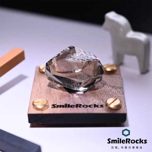 【SmileRocks 石麥】巴西茶黃晶彩虹光隨形水晶 3.8x2.7x1.6cm(附SmilePad 6x6底板)