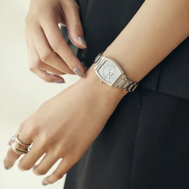 【SEIKO 精工】LUKIA 太陽能電波鈦金屬女錶-銀X銀白 送禮 禮物 推薦(SSQW057J/1B32-0AV0S)