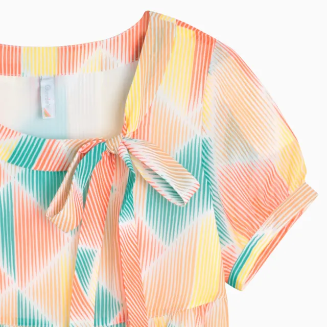 【Gennies 奇妮】菱格印花雪紡上衣(孕婦裝 圓領 綁帶)