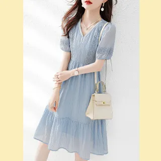 【初色】蕾絲花邊V領收腰連身連衣裙洋裝-藍色-62522(M-2XL可選)