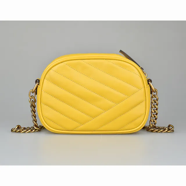 【TORY BURCH】TORY BURCH KIRA CHEVRON 金色十字LOGO絎縫造型羊皮拉鍊斜背相機包(金黃)