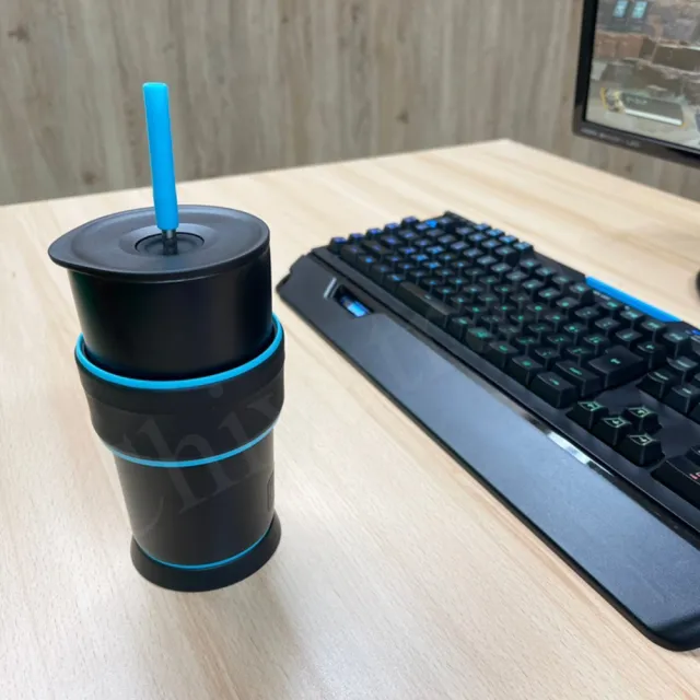 【Peacock 日本孔雀】316不鏽鋼 運動不倒翁保溫杯 TPE握把 防滑防倒底座 550ML-藍黑(可調式吸管)(保溫瓶)
