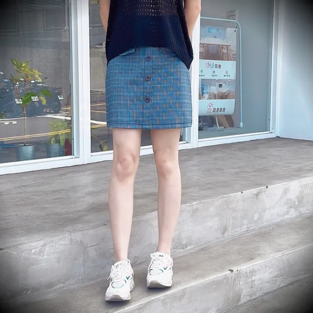 【YAKPAK】MIT不走光高彈力修飾大腿短褲裙-藍格紋(中大尺碼)
