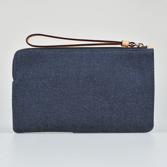 【COACH】COACH刺繡字大LOGO丹寧布拉鍊手拿包(大/丹寧藍)