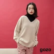 【gozo】亮色別針簡約V領針織衫(三色)