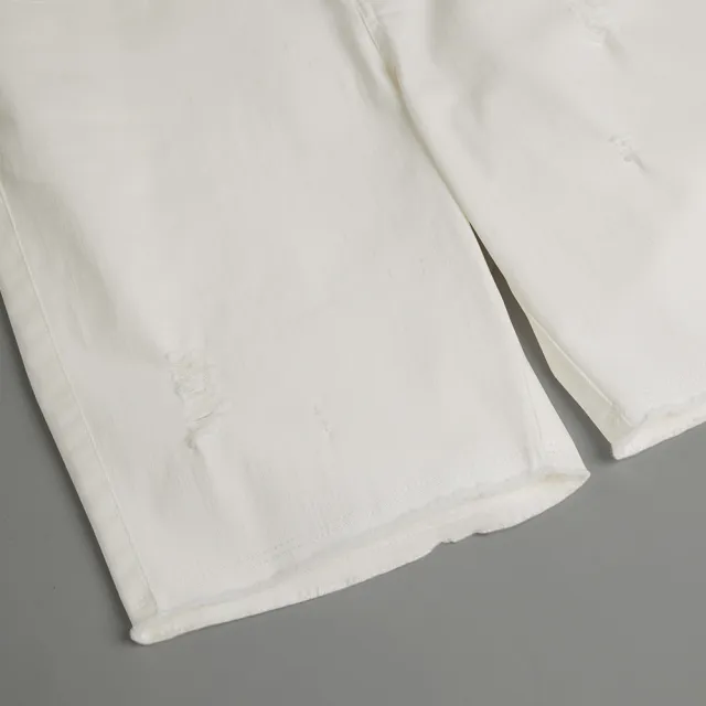 【ILEY 伊蕾】不規則刷破抽鬚五分棉質牛仔褲(白色；M-XL；1222318505)