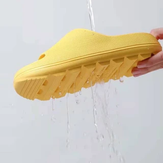 【DTW】加厚胖胖款排水彈力舒適拖鞋(快速排水)