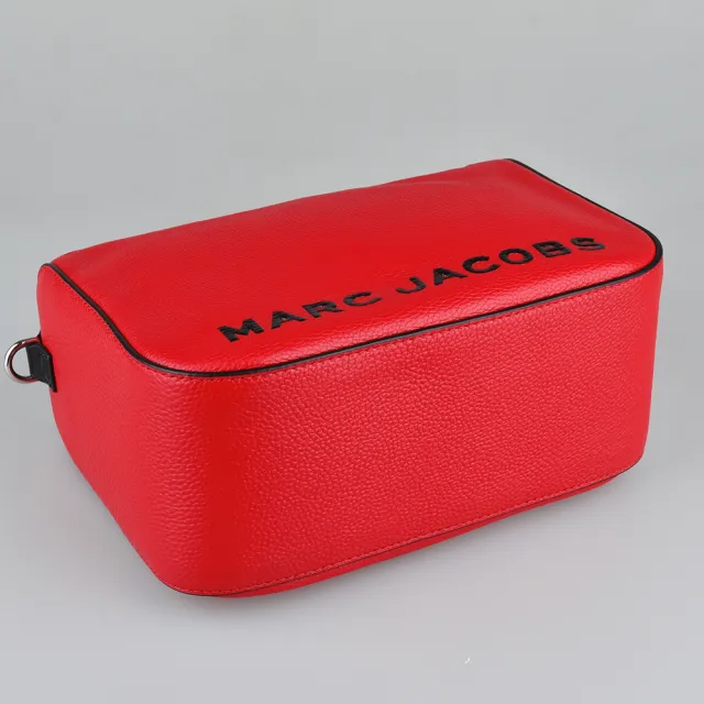【MARC JACOBS 馬克賈伯】MARC JACOBS THE SOFT BOX 23黑字LOGO牛皮拉鍊手提斜背包(紅)