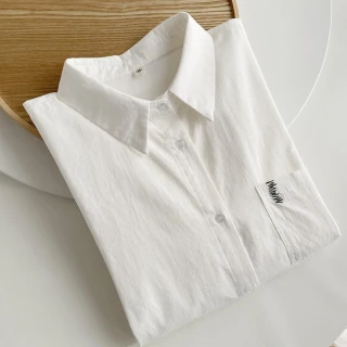 【設計所在】口袋淺條刺繡長袖白襯衫翻領上衣 zx14(M-L可選)