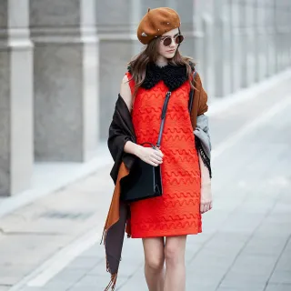 【iROO】毛領典雅無袖洋裝