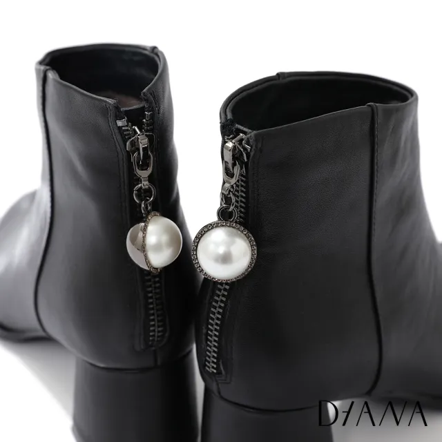 【DIANA】6 cm質感牛皮後金屬球飾拉鍊短靴-率性簡約(黑)
