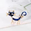 【Aphrodite 愛芙晶鑽】可愛卡通塗鴉藍色貓咪造型胸針(塗鴉胸針 藍色胸針 貓咪胸針)