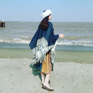 【Emi 艾迷】民族風披風斗篷流蘇圍巾 雙面仿羊絨保暖大斗篷(冬日保暖 年節出遊 新年)