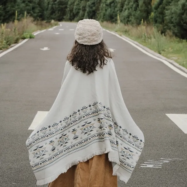 【Emi 艾迷】民族風披風斗篷流蘇圍巾 雙面仿羊絨保暖大斗篷(冬日保暖 年節出遊 新年)