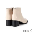 【HERLS】踝靴-荔枝紋牛皮素面尖頭粗跟踝靴(米白色)