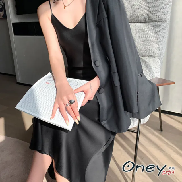【ONEY 歐妮】★輕奢優雅絲緞面吊帶連身裙(春夏/吊帶裙/連身長裙/絲緞面料)