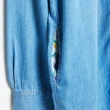 【SOMETHING】女裝 雙口袋水洗丹寧長袖襯衫(拔洗藍)