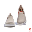 【uin】西班牙原創設計 女鞋 托萊多10卡其棕素色休閒鞋W1710813(素色)