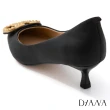 【DIANA】5 cm絲綢羊皮金屬環形釦飾尖頭低跟鞋(黑糖)