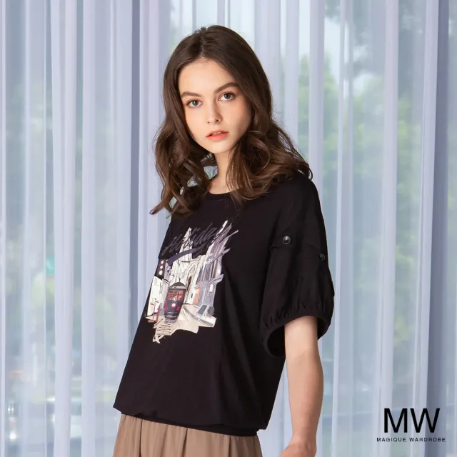 【MAGIQUE WARDROBE】荷葉袖釦飾印花短袖上衣(2色)