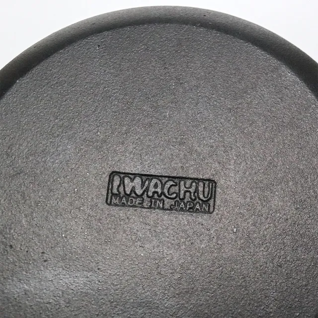 【福介商店】日本鑄鐵鍋南部鐵器 岩鑄 歐姆蛋木柄平底鍋 18cm(IH爐可用鍋 平底鍋 炒鍋 煎鍋)