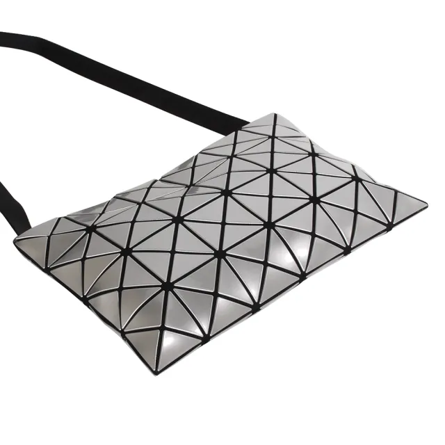 【ISSEY MIYAKE 三宅一生】BAOBAO 原色透光幾何方格4x6大格斜背包(銀/亮面)