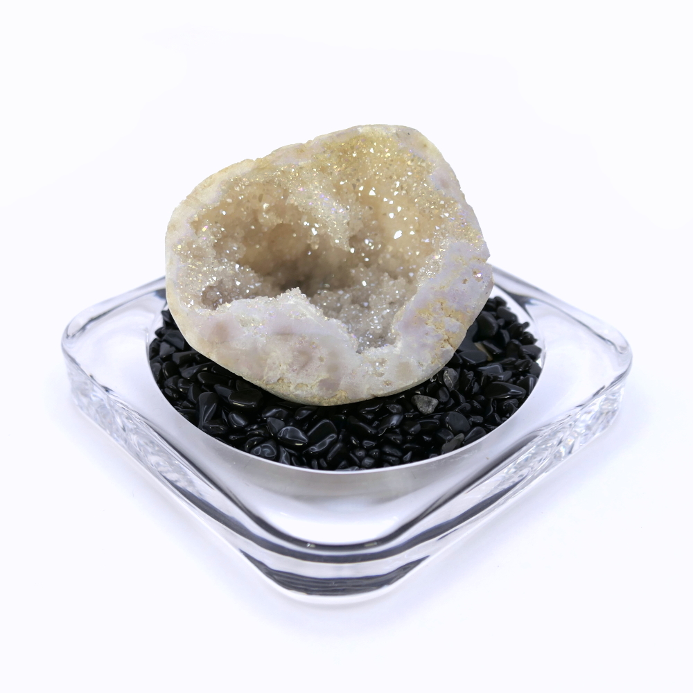【寶峻晶石館】星彩白晶洞(附黑曜石碎石盤)