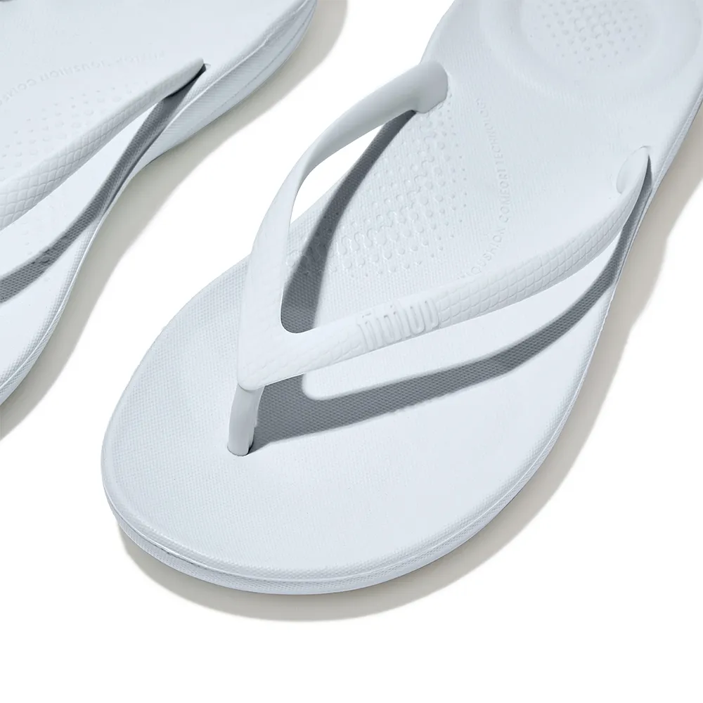 【FitFlop】IQUSHION ERGONOMIC FLIP-FLOPS輕量人體工學夾腳涼鞋-女(海沫藍色)