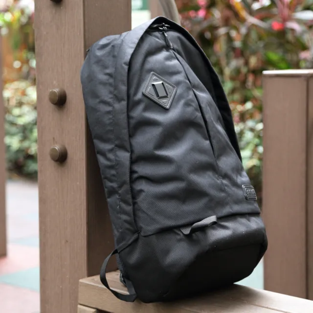【Coleman】OFF THE GREEN商務後背包 21。CM-36263(黑沙)