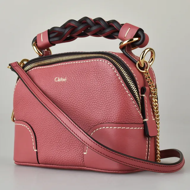 【Chloe’ 蔻依】Chloe’ DARIA燙金LOGO編織提把小牛皮拉鍊手提斜背包(小/粉紅)