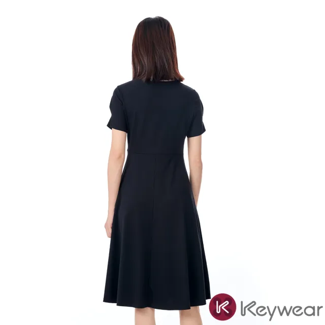 【KeyWear 奇威名品】優雅扭結設計短袖洋裝