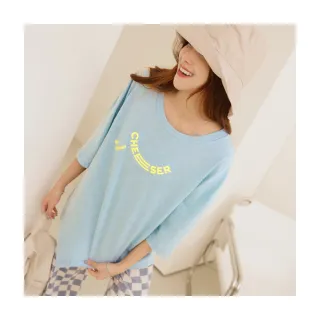 【OB 嚴選】竹節棉素色字母印花落肩七分袖上衣 《AB18260》