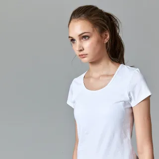 【SKY YARD】網路獨賣款-休閒百搭無鋼圈Bra短袖T恤(白色)