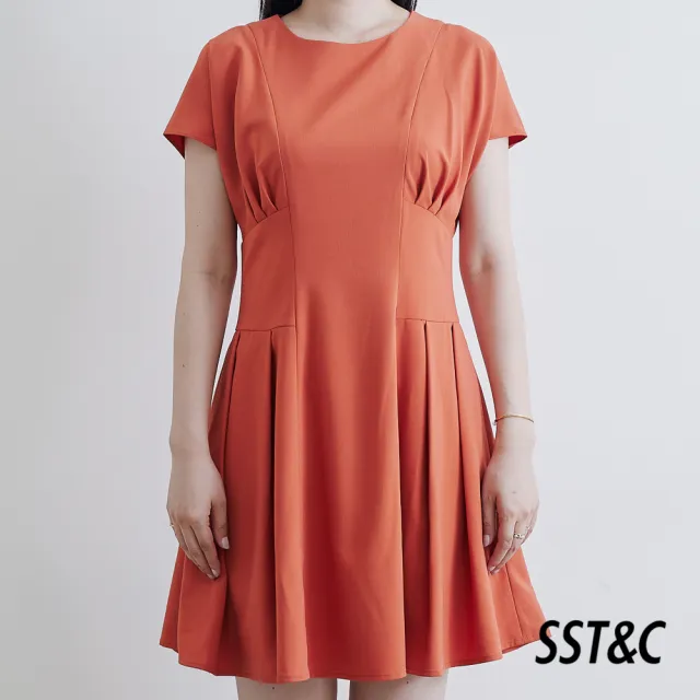 【SST&C 超值限定_CM】珊瑚菊圓領壓褶設計洋裝8562104001