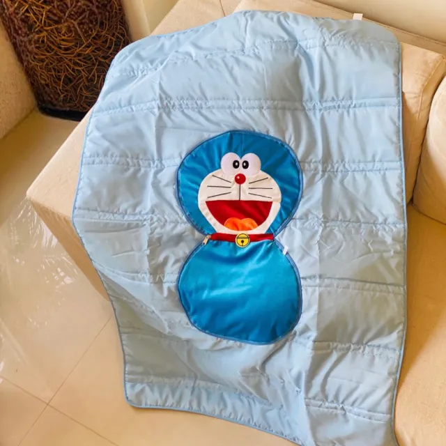 【Doraemon 哆啦A夢】哆啦A夢兩用被 頭型款(涼被抱枕 哆啦A夢兩用被 哆啦A夢涼被 可當抱枕438025-1)